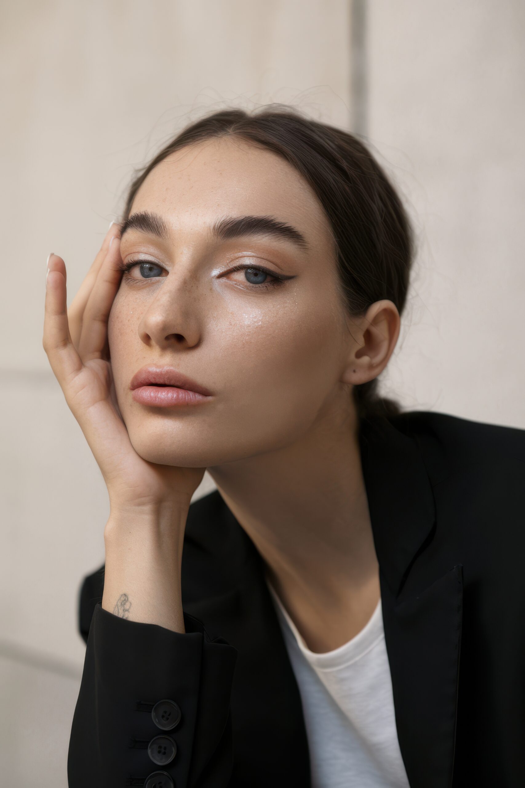 woman with natural glowing skin and groomed brows