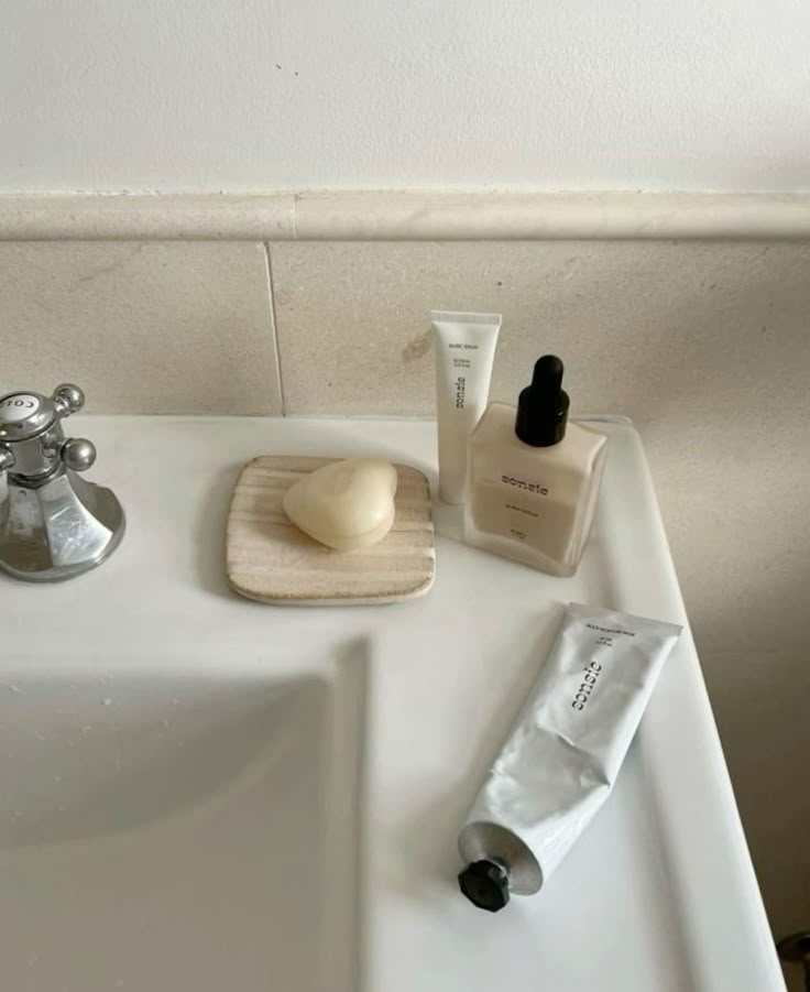 Fungal Acne Safe Routine: Products That Won't Make It Worse