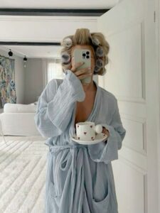 5 Best Hair Oils for Frizzy Hair (No Grease)