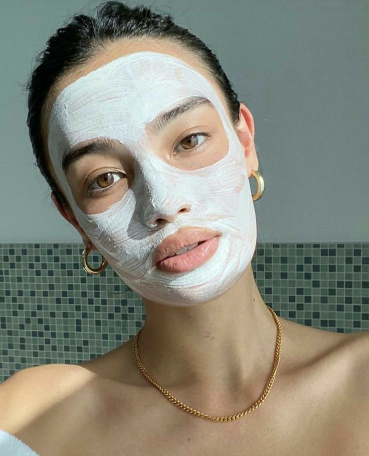 skin longevity routine 20s skincare 5-Step Skin Longevity Routine for Your 20s [2026] ugc lifestyle photo 3