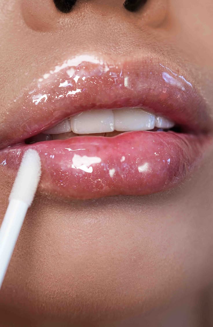 glossy lip oil aesthetic