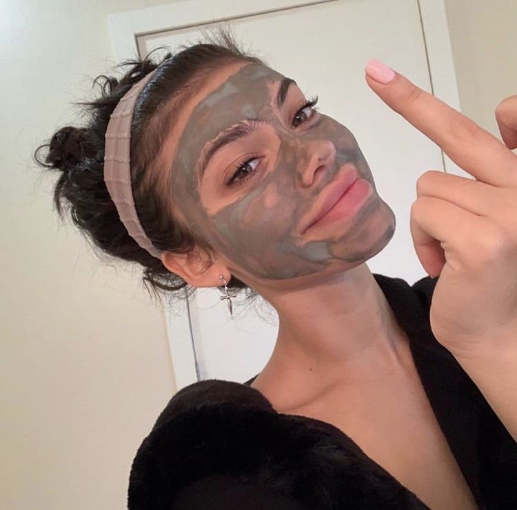 toasty makeup makeup Toasty Makeup Tutorial: 5 Steps to Warm, Bronzy Skin ugc lifestyle photo 1