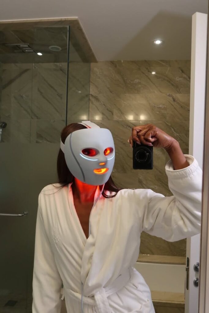 6 Best Red Light Therapy Masks (Do They Work?)