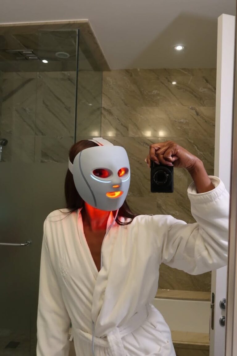 6 Best Red Light Therapy Masks (Do They Work?)